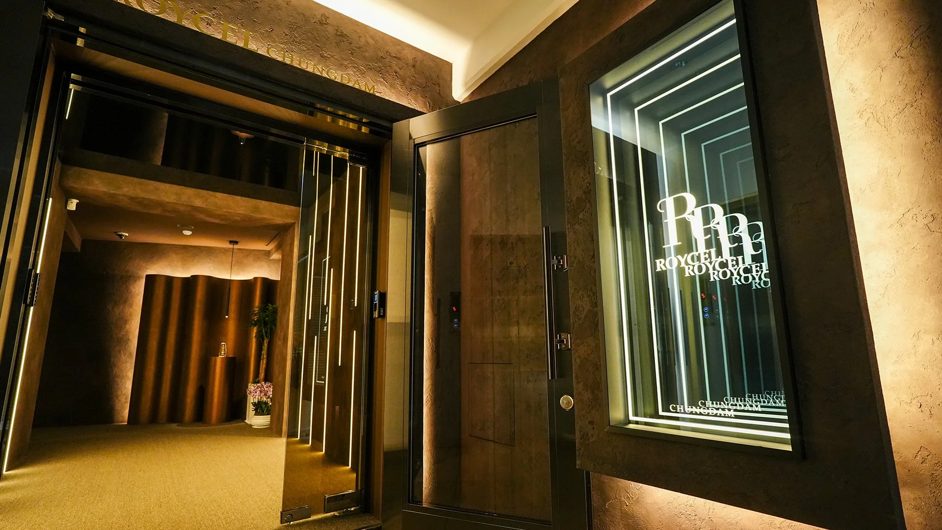 Roycel lighting wall installation