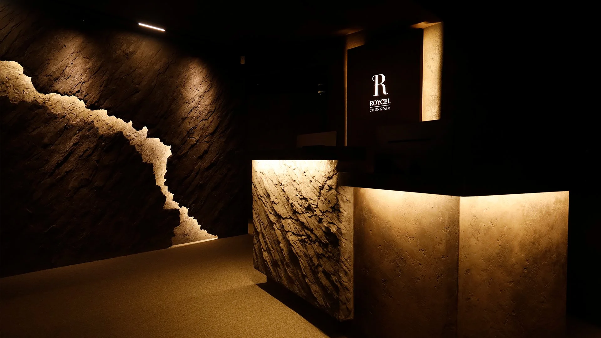 Roycel signature reception with stone wall